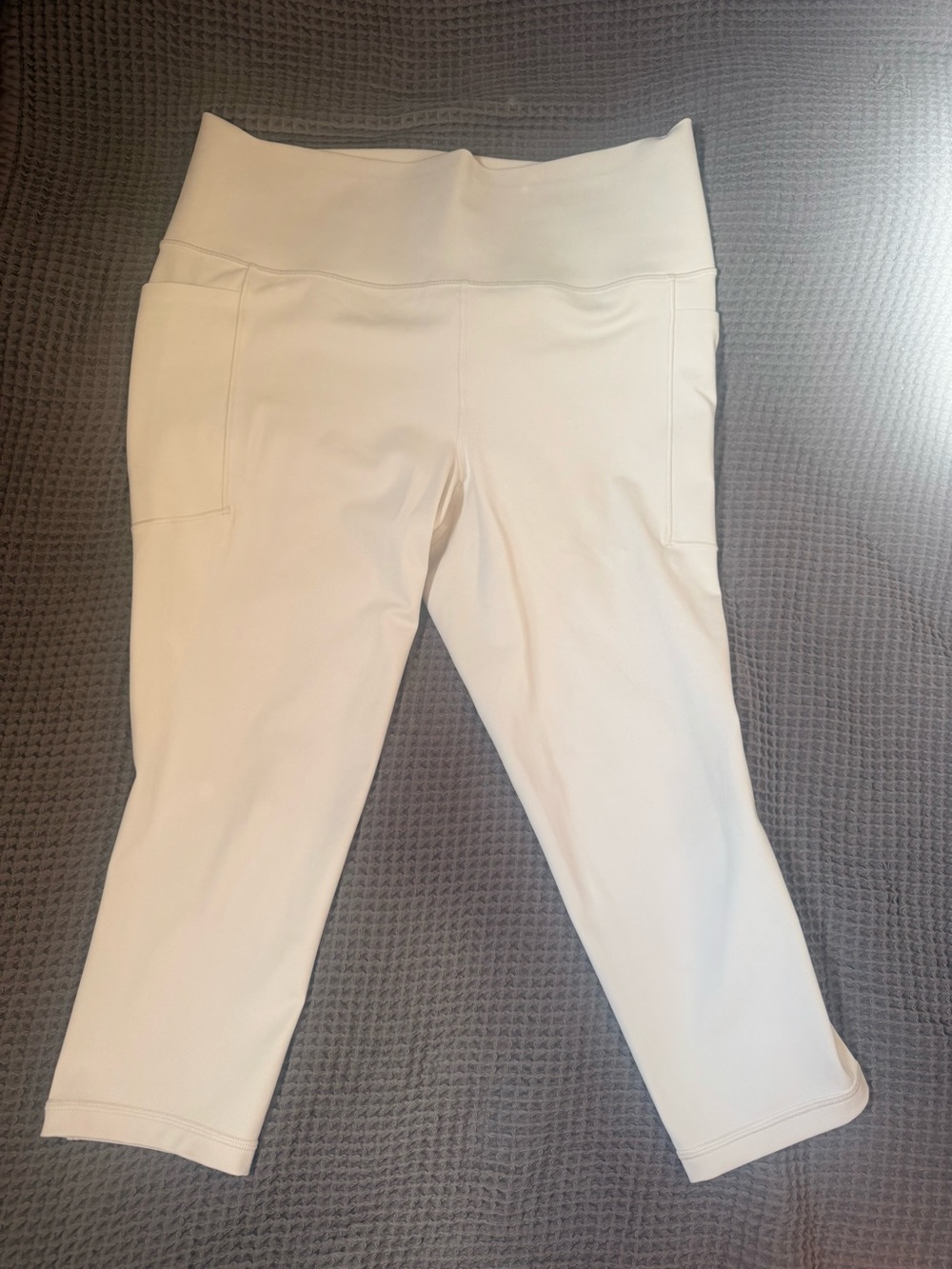 Athleta Cream Cropped High-Rise Pocket Leggings